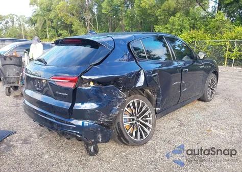 2023 Maserati Grecale Modena z USA, uszkodzony, nr VIN ZN682AVMXP7407743